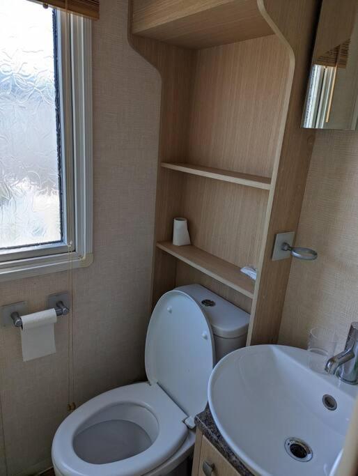 6 Berth Holiday Home On Ocean Edge Near Morecambe Хейшем Екстер'єр фото