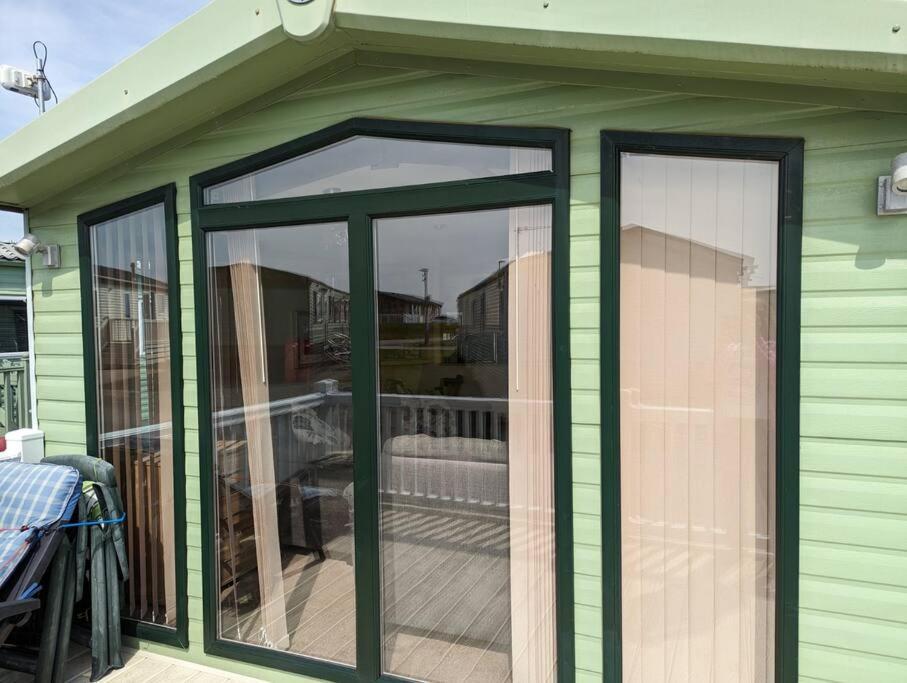 6 Berth Holiday Home On Ocean Edge Near Morecambe Хейшем Екстер'єр фото